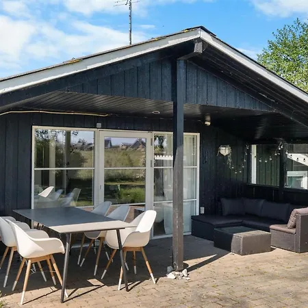 Semesterbostad Justina - 200m From The Sea By Interhome